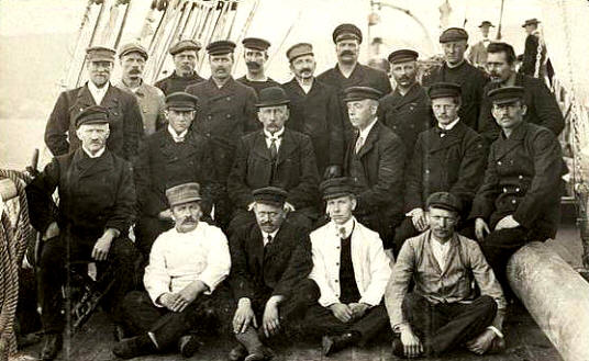 Amundsen y tripulación del Fram