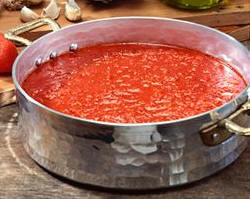La salsa de tomate es una de las elaboraciones más utilizadas y recurridas en la cocina