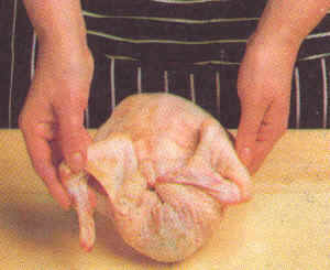 Rellenado y armado de un pollo