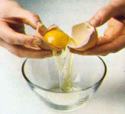 Cómo separar las claras de huevo