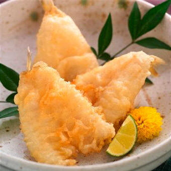 La tempura es uno de los platos favoritos del Japón. En la imagen, una tempura de pescado