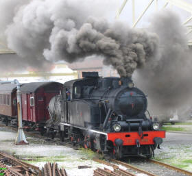 Sin electricidad seguiríamos utilizando los viejos trenes de vapor que consumen leña o carbón