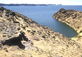 lago Nasser formado por la Presa de Assuán