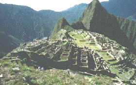 Restauración de ruinas en el Machu Picchu, Perú