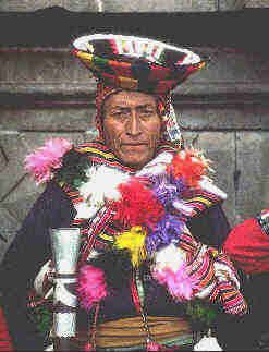 Anciano Inca de Cuzco, vestido con indumentarias típicas