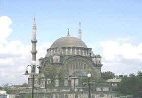 La religión mayoritaria en Turquía es la musulmana. En la imagen, la mezquita de Estambul