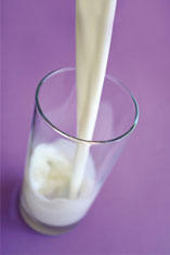 La leche entera conserva todo su contenido en grasas, lo que resulta poco adecuado desde un punto de vista dietético y de control de las enfermedades cardiovasculares