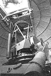 Fig. 24 (b) Telescopio con espejo de dos metros de diámetro de San Pedro Mártir, Baja California Norte.