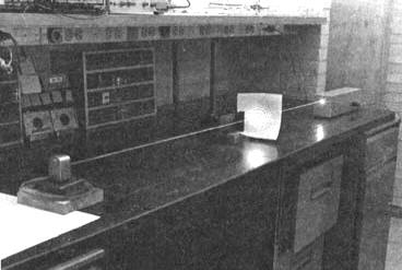 Fig. 26 Anillos de interferencia de la luz producidos al pasar un rayo láser (de ida y vuelta) por la superficie exterior de un espejo que tenía polvo de grafito para dispersar un poco el rayo