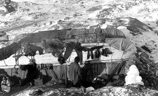 Blog Cultureduca educativa ant_exp_choza_isla_elefante Desventuras antárticas: "Shackleton: valor, coraje y liderazgo" 