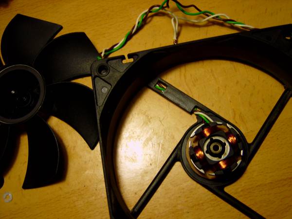 Blog Naturaleza educativa geneolico003 Luchando contra la crisis energética: un minigenerador eólico aprovechando un ventilador de PC  