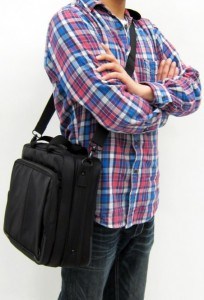 Blog Naturaleza educativa maletin-portatil Cómo proteger nuestros equipos electrónicos: el maletín o bolsa de viaje 