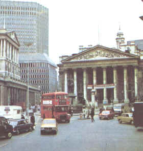 City londinense con la Royal Exchange y el Banco de Inglaterra al fondo