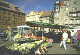función comercial de una ciudad: Plaza del Mercado en Eisenach, Alemania